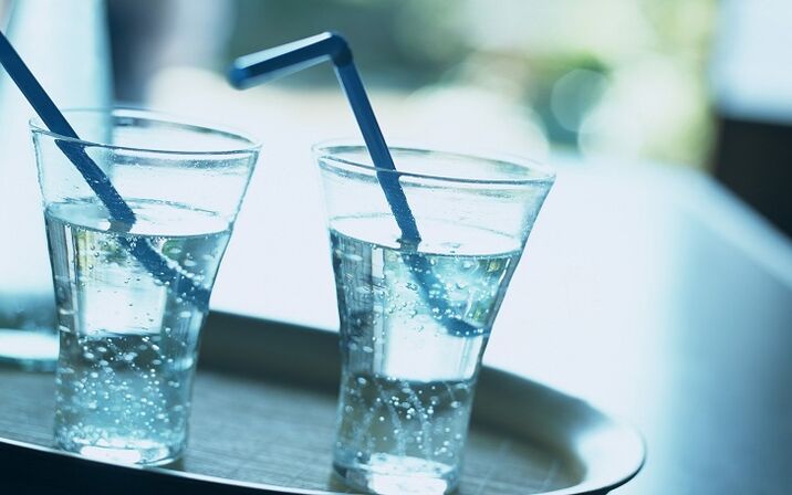 szklanka wody na odchudzanie